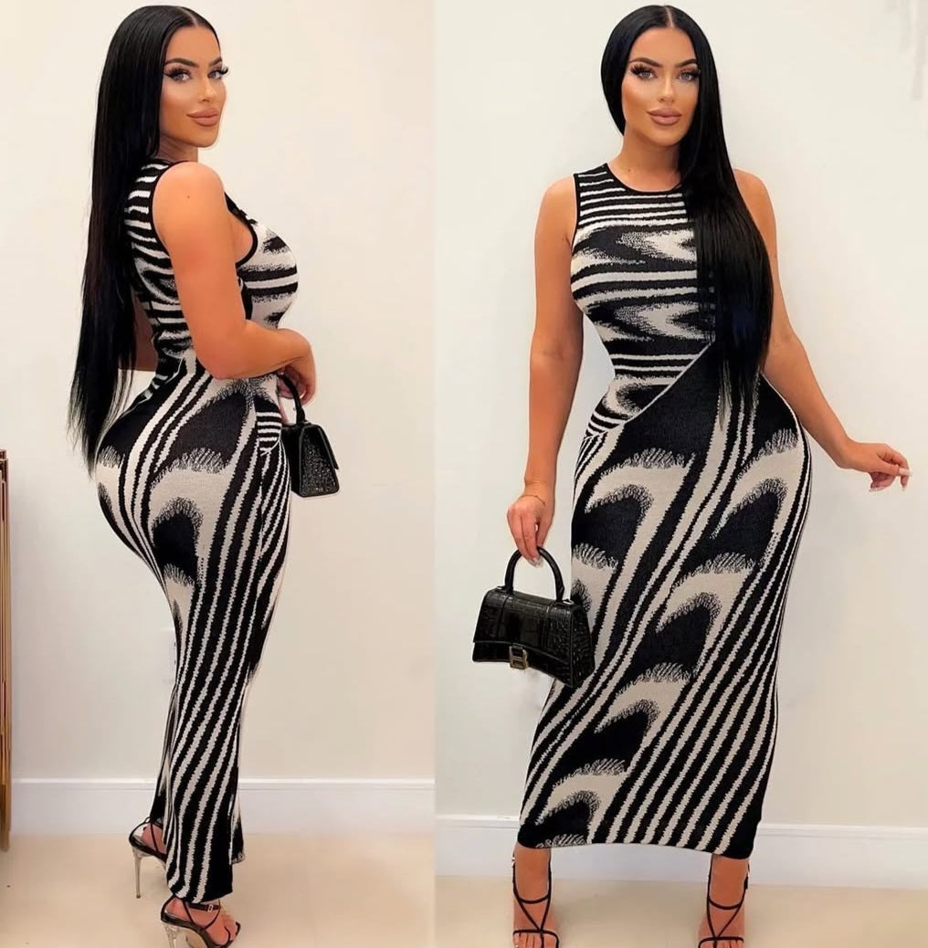 Graphic Goddess Sweater Maxi Dress - Cream/White